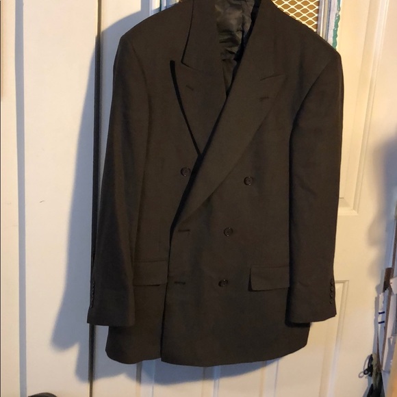 Used suit by Perry’s Ellis size 42